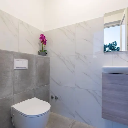 Holiday home Casa Mara Mit Beheiztem Pool Stokovci