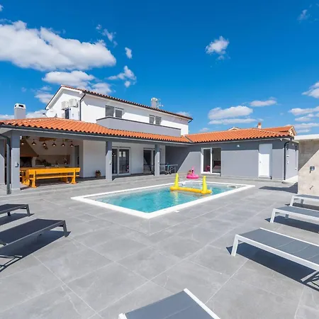 Casa Mara Mit Beheiztem Pool