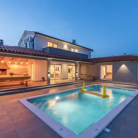 Holiday home Casa Mara Mit Beheiztem Pool *