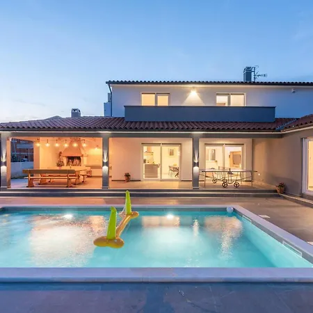 Casa Mara Mit Beheiztem Pool